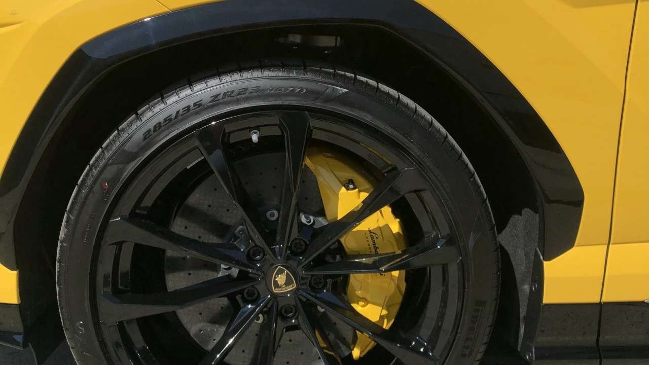 Herando - LAMBORGHINI URUS GIALLO AUGE