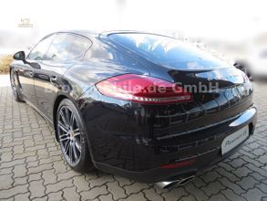 Porsche Panamera 4S Tiefschwarzmetallic Automatik