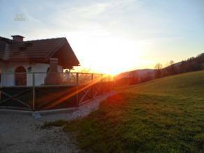 Sonnenaufgang Ferienhäusl mit Süd. Terrasse.