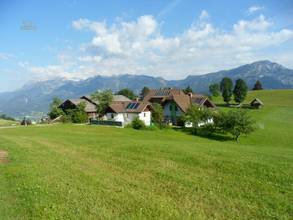 Blick auf den Hof mit Dachstein und Stoderzinken