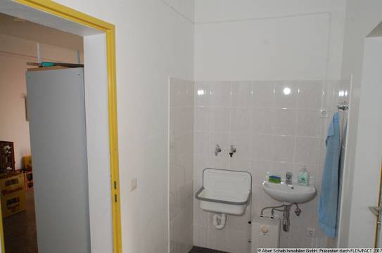WC mit Waschbecken