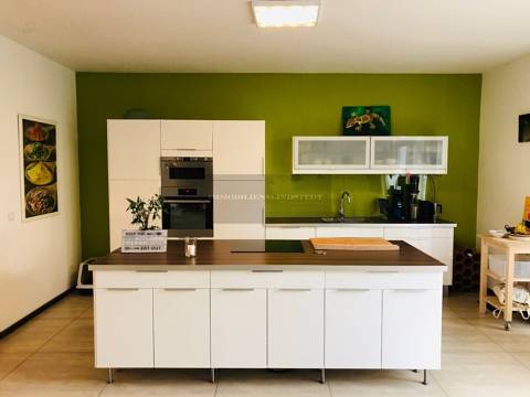 Offene Küche mit Kochinsel