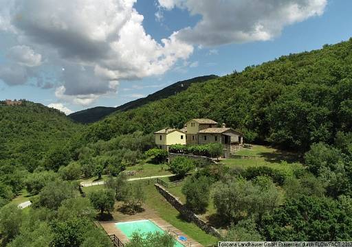 Charmantes historisches Anwesen im Herzen des Chianti mit Agriturismobetrieb, Wein und Oliven