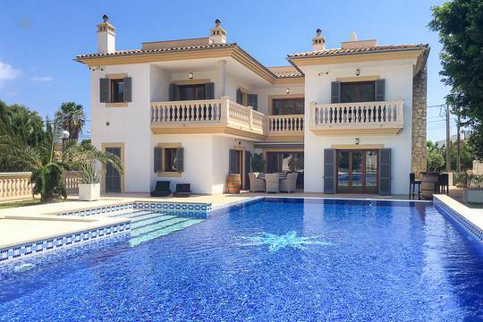 Traumhafte Villa mit Pool