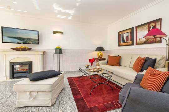 Wohnbereich mit Elektrokamin