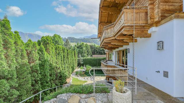 KITZIMMO-Exklusive Luxusvilla mit Freizeitwohnsitz auf der Bichlalm - Immobilien KitzbÃ¼hel.
