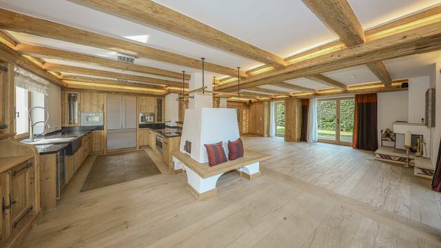 KITZIMMO-Exklusive Luxusvilla mit Freizeitwohnsitz auf der Bichlalm - Immobilien KitzbÃ¼hel.