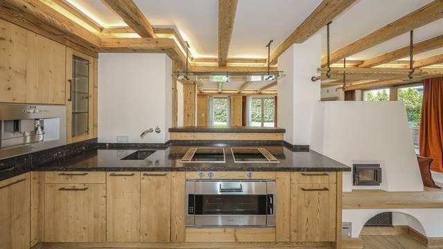 KITZIMMO-Exklusive Luxusvilla mit Freizeitwohnsitz auf der Bichlalm - Immobilien KitzbÃ¼hel.