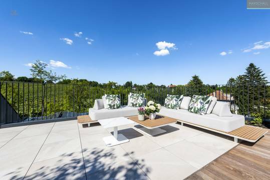 Dachterrasse mit Blick zu den Weinbergen