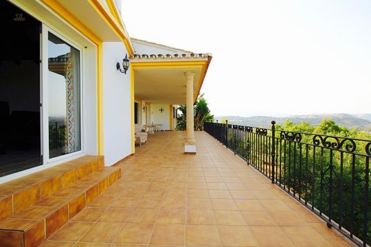 Luxus-Villa in Monda
