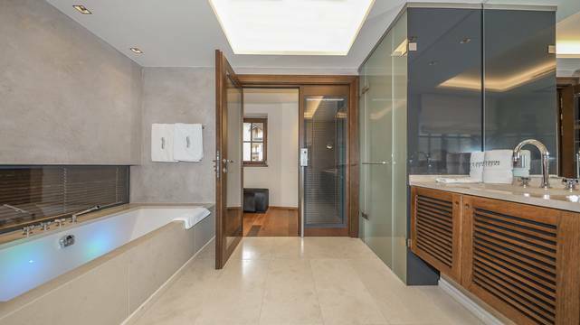 KITZIMMO-Luxus-Suite mit Zugang in ein 5-Sterne-Hotel - Immobilien KitzbÃ¼hel.