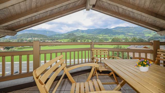 KITZIMMO-Dachgeschosswohnung mit Kaiserblick - Immobilien Aurach.
