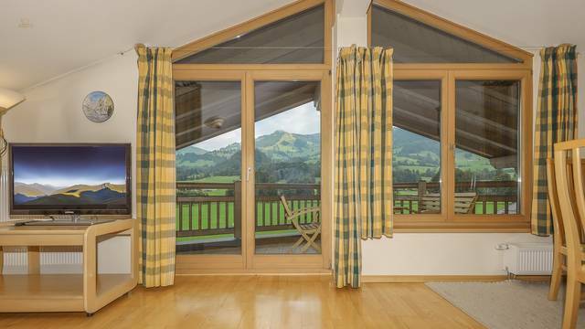 KITZIMMO-Dachgeschosswohnung mit Kaiserblick - Immobilien Aurach.