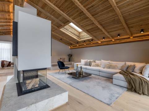 Haus_Seerose_Seestrasse_36_Kirchberg_Haus_Mitte_Wohnkueche_Couch