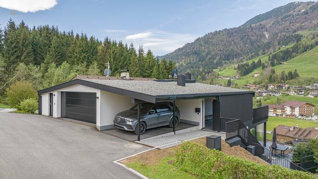 KITZIMMO-exklusive Villa in unverbaubarer Toplage kaufen - Immobilien Kirchberg.