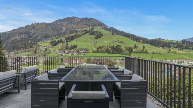 KITZIMMO-exklusive Villa in unverbaubarer Toplage kaufen - Immobilien Kirchberg.