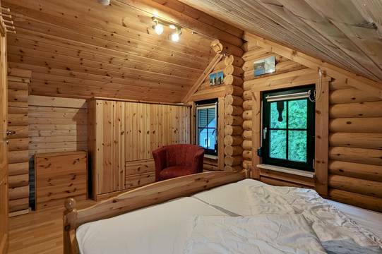 Schlafzimmer 1