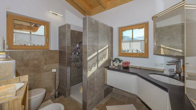 KITZIMMO-Zwei Luxuschalets mit Panoramablick in Top-Ruhelage kaufen - Immobilien Steinberg Tirol.