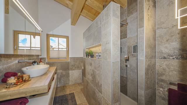 KITZIMMO-Zwei Luxuschalets mit Panoramablick in Top-Ruhelage kaufen - Immobilien Steinberg Tirol.