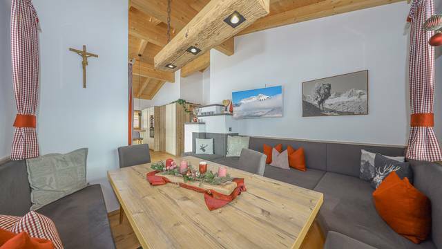 KITZIMMO-Zwei Luxuschalets mit Panoramablick in Top-Ruhelage kaufen - Immobilien Steinberg Tirol.