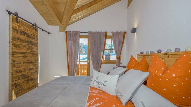 KITZIMMO-Zwei Luxuschalets mit Panoramablick in Top-Ruhelage kaufen - Immobilien Steinberg Tirol.