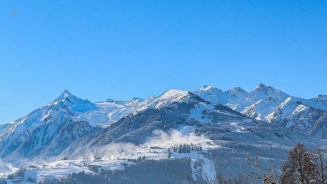 KITZIMMO-Landhaus mit Panoramablick und 1.883 mÂ² GrundstÃ¼ck kaufen - Immobilien Zell am See.