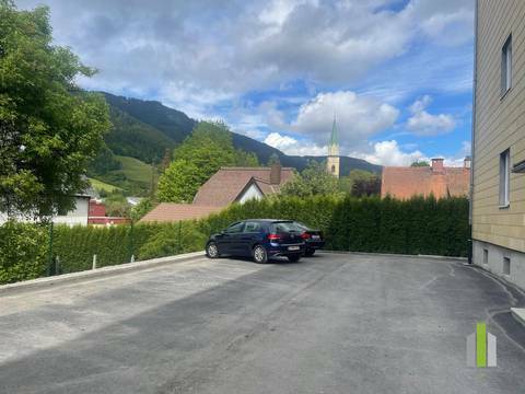 ParkflÃ¤chen vor dem Haus