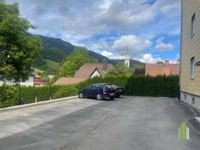 ParkflÃ¤chen vor dem Haus