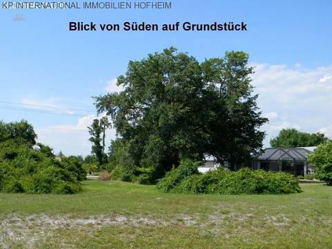 Grundstück