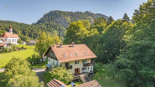 KITZIMMO-Historische Villa in idyllischer Lage kaufen - Immobilien Pinswang Tirol.