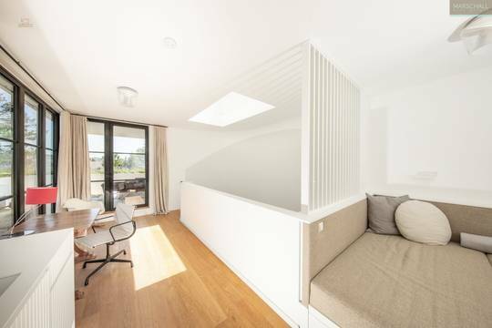 Galerie mit Daybed, KÃ¼che und Homeoffice