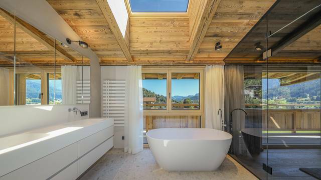 KITZIMMO-Luxuspenthouse sonniger Toplage mit Panorama-Ausblick - Immobilien Brixen.