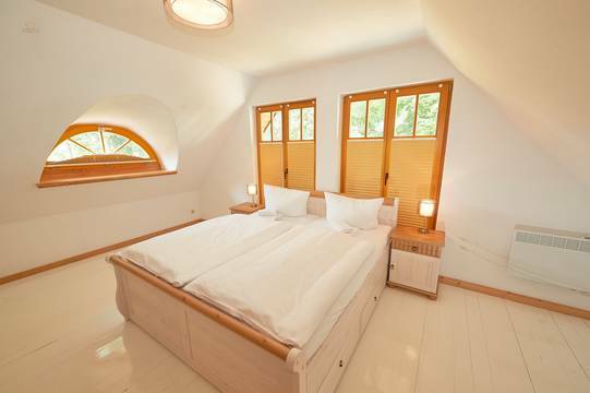 GroÃes Schlafzimmer