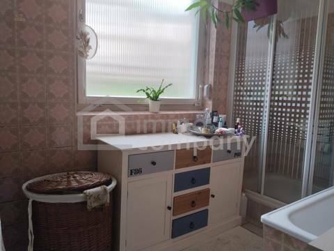 Bad mit Dusche u. Badewanne