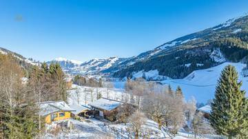 KITZIMMO-Historischen Anwesen mit 3.800 mÂ² Grund in Ruhelage - Immobilien Jochberg.