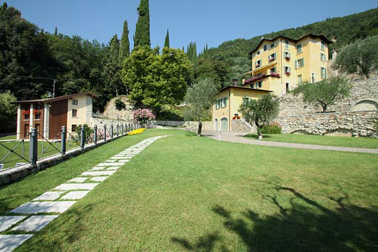 Luxuriöses Anwesen in Gargnano mit Seeblick und Swimming Pool