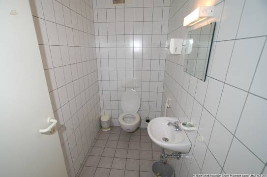 separates WC
