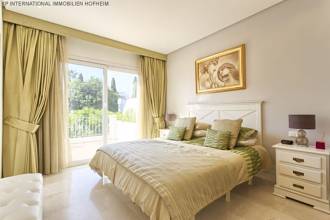 Schlafzimmer mit Balkonzugang
