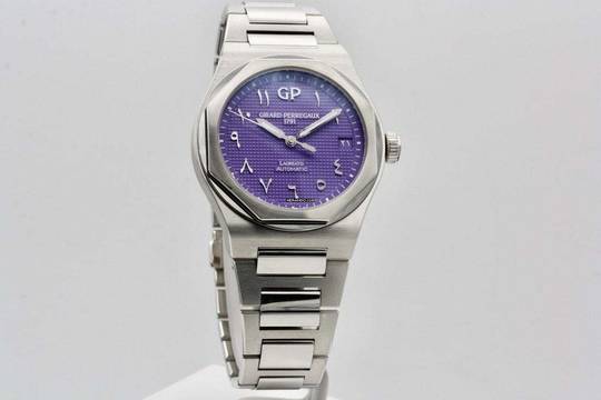  Girard Perregaux Laureato Arabic Purple Dial - Limited To 28 Pieces Only - Limited 81010-11-1746-11A 2020 