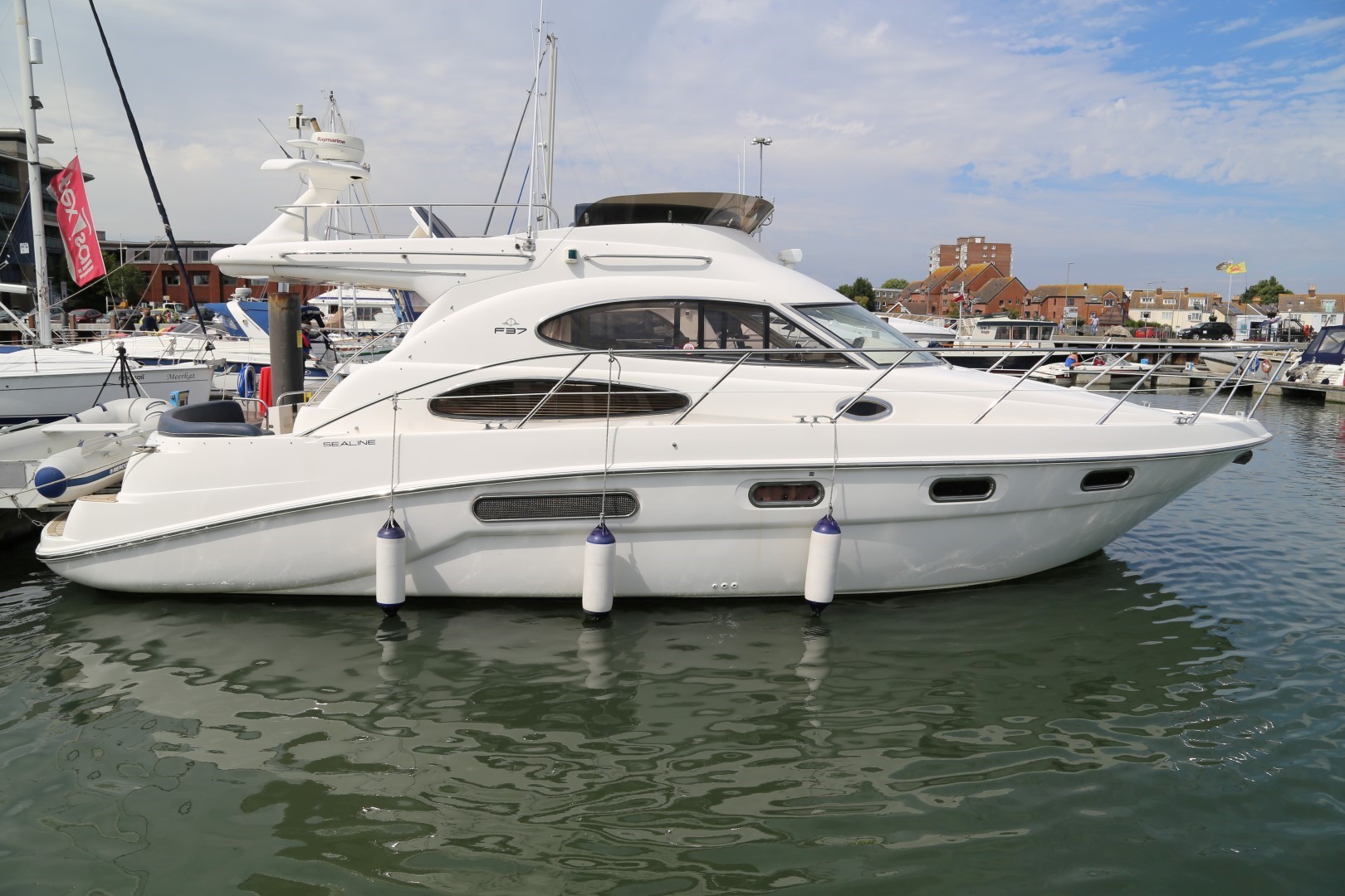 Sealine s37