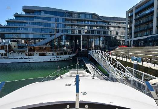 Sunseeker Manhattan 66