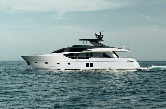 Sanlorenzo-SL86-motor-yacht-for-sale-exterior-image-Lengers-Yachts-3.jpg