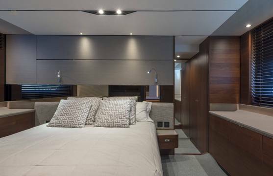 Princess-S65-motor-yacht-for-sale-interior-image-Lengers-Yachts-9-scaled.jpg