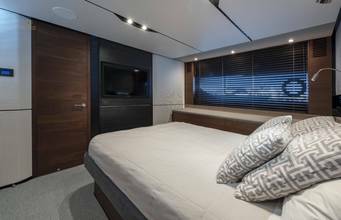 Princess-S65-motor-yacht-for-sale-interior-image-Lengers-Yachts-10-scaled.jpg