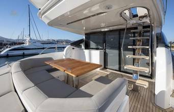 Princess-S65-motor-yacht-for-sale-exterior-image-Lengers-Yachts-6-scaled.jpg