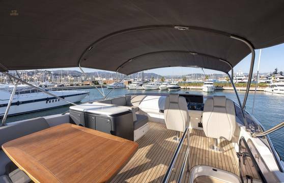 Princess-S65-motor-yacht-for-sale-exterior-image-Lengers-Yachts-2-scaled.jpg