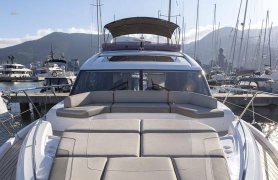 Princess-S65-motor-yacht-for-sale-exterior-image-Lengers-Yachts-4-scaled.jpg