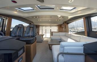 Princess-S65-motor-yacht-for-sale-interior-image-Lengers-Yachts-3-scaled.jpg