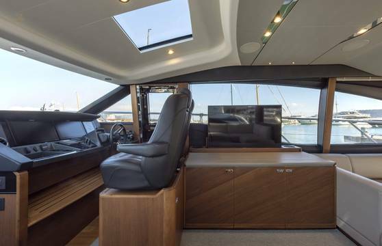 Princess-S65-motor-yacht-for-sale-interior-image-Lengers-Yachts-4-scaled.jpg