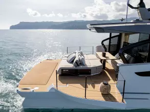 Azimut Seadeck 6